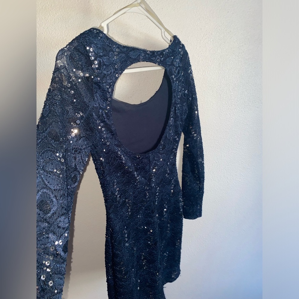 I am selling a navy blue dress!